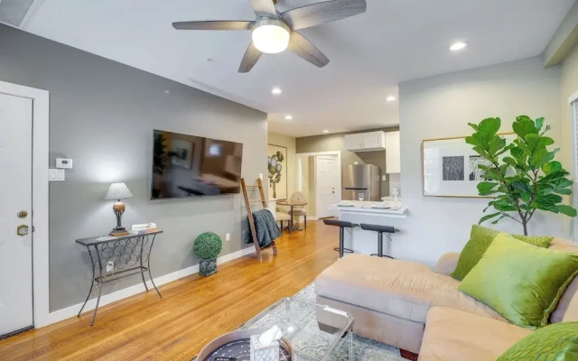 Pet-friendly Houston Apt: Walk to Midtown!