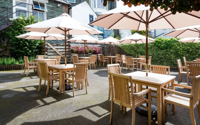 18/20 Cellar Bar, Dining & Rooms