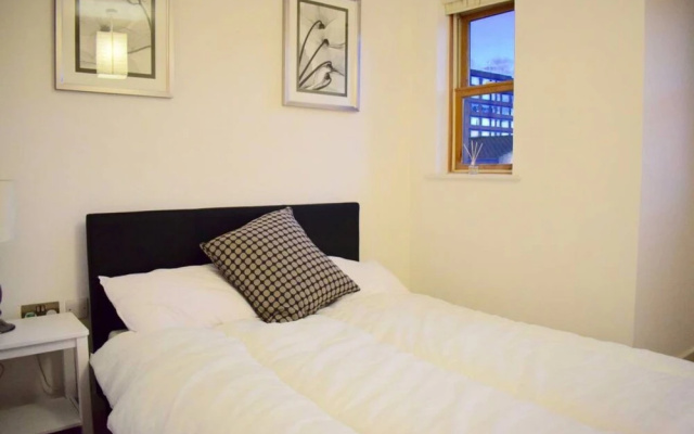 2 Bedroom Flat Sleeps 4 in Balham
