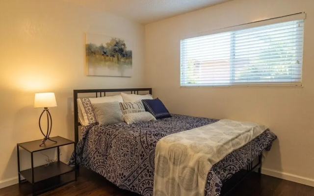 Charming, 2 Bedroom in Newark