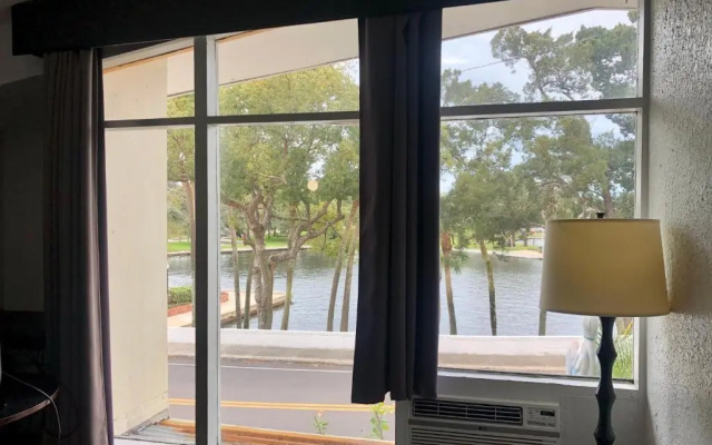 Tarpon Inn