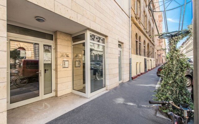 Апартаменты Oasis Apartments - Oktogon II вид на фасад