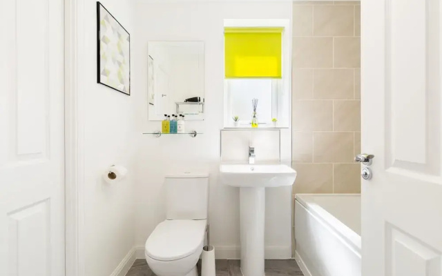 Sherlock Modern Home by Svelte Living