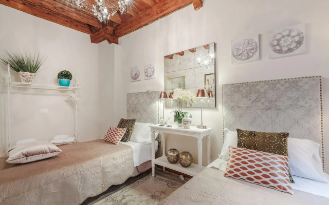 Casa Arias in Lucca With 2 Bedrooms and 1 Bathrooms