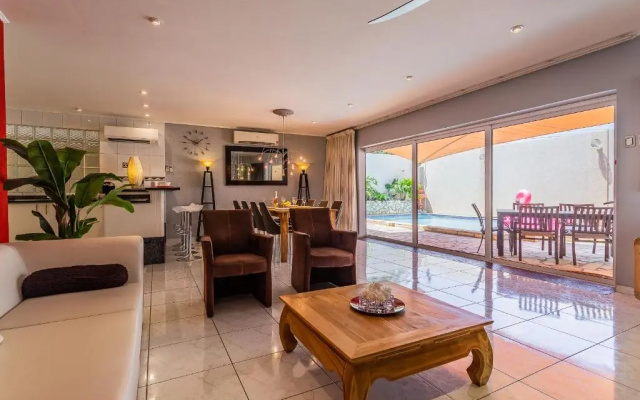 Large Villa With View! Private Pool Free Utilities!
