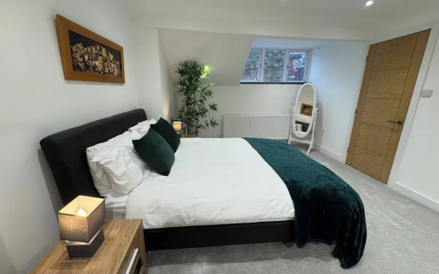 Central 4 bed Home in Ecclesall Near Peaks