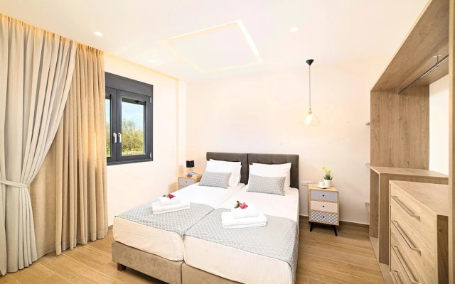 Villa Solaris Heated Pool & Hot Tub