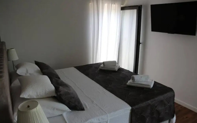 Charming One-bedroom Apartment in Ugljan