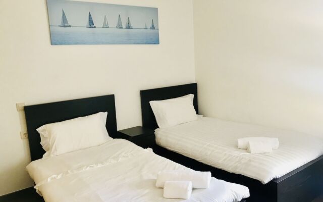 Отель Modern beach view townhouse вид на фасад