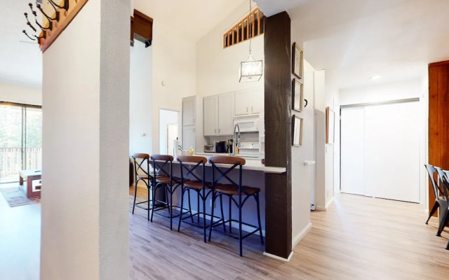 Crestview #2 - Close to The Village, Near Year-round Outdoor Activities