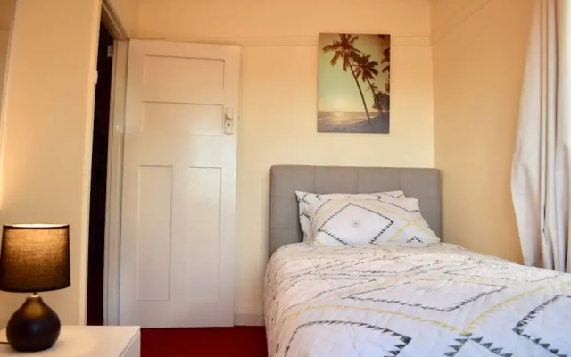 Comfortable 3 Bedroom Apartment In Trendy Haberfield