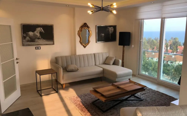 GoldenPark King Suites with Balcony & Sea view