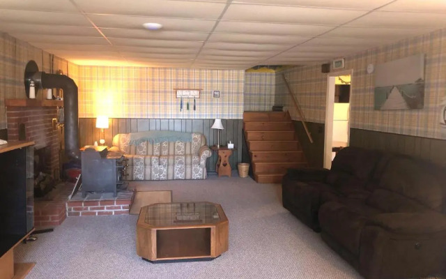 Showboat Motel Restaurant & Bar