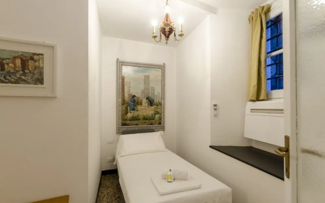 JOIVY Ideal Flat Near Aquarium