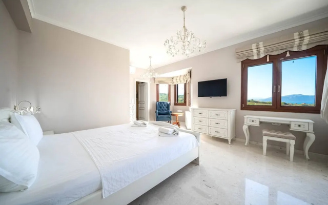 Karyo Villa,- 4bd, 3min On Foot From The Beach!