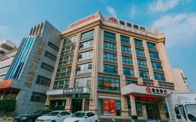 Qingmu Select Hotel (Ma'anshan Hongqi Middle Road RT-Mart)