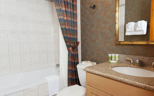 Lizard Creek Lodge