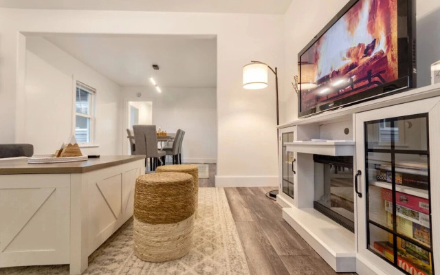 Peaceful Pet-friendly Home With Yard