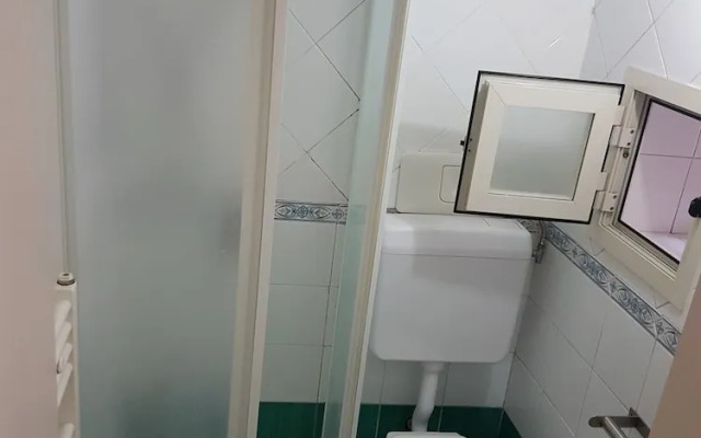 Sulle spalle della Regina