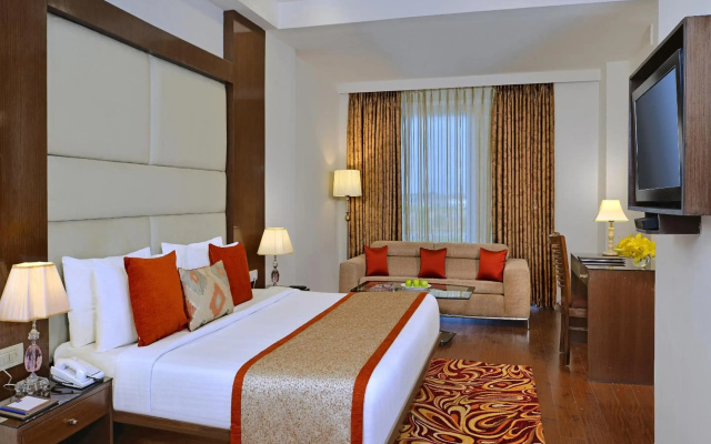 Taurus Sarovar Portico