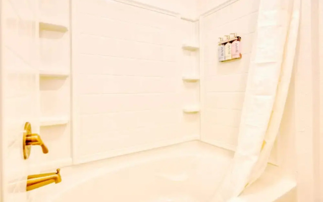 Grand Two Bedroom Two Bathroom Apartment with Balcony by The Scholar