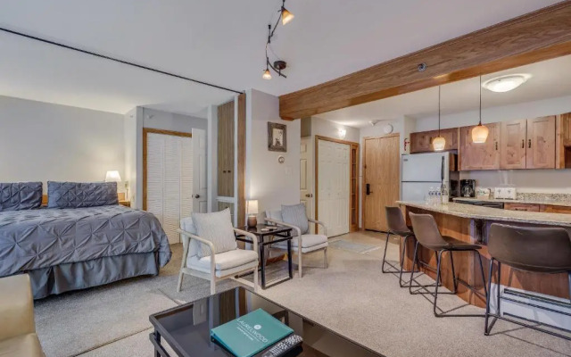 Laurelwood Condominiums Studio Premier Unit 201