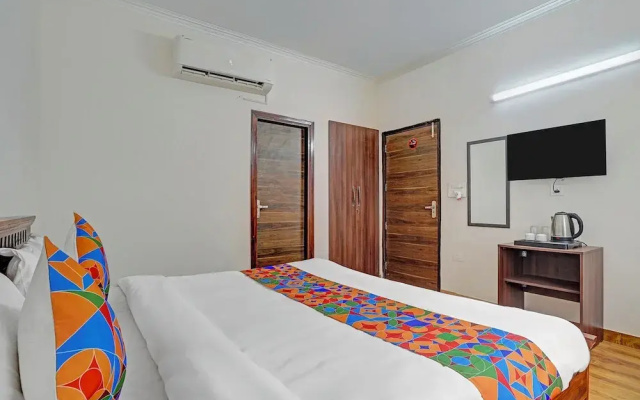 Fabhotel Hazel Town House