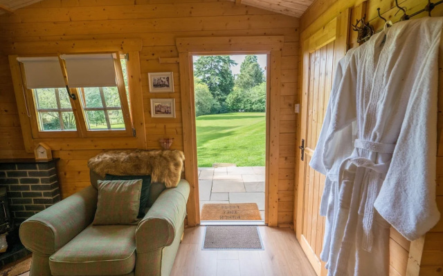 Cabin for 2 - Wood Burning Hot Tub & Fire
