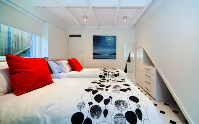 BM21 Balmain 2 Bed Beauty