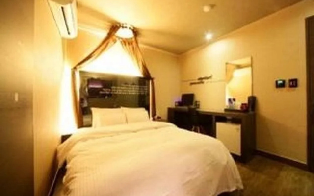 IMT 2 Hotel Wolgot