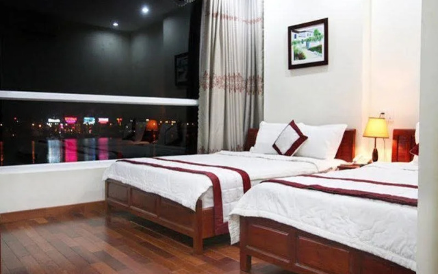 New Moon Hotel