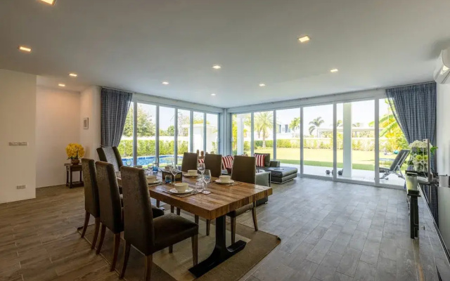 Modern 3 bedroom Pool Villa PG19