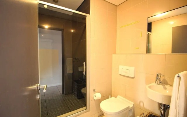Harbour Edge 302
