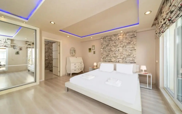 Stylish Duplex With Garden and Gazebo in Muratpasa