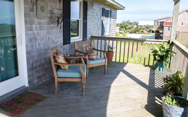 Austin's Pointe 4 Bedroom Cottage by RedAwning