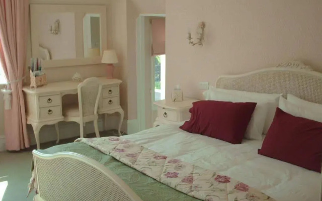 Beachlands Hotel