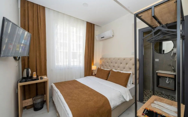 Glori̇a Ai̇rport Hotel