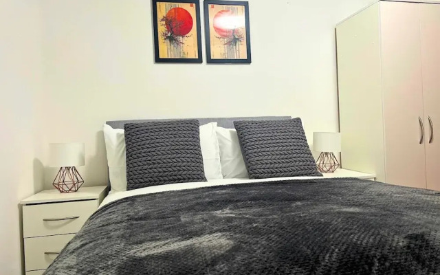 Apartment Sleeps 4 With Garden