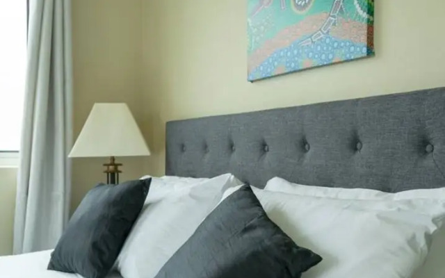 Comfortable 2 Bedroom Apartment With River Views
