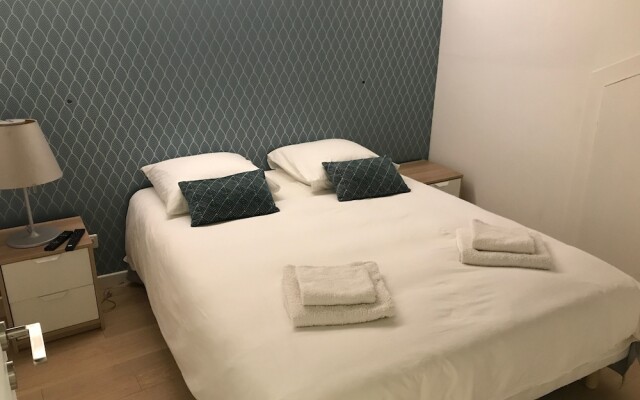 Апартаменты Exclusive New Apartment Heart Paris Париж вид на фасад