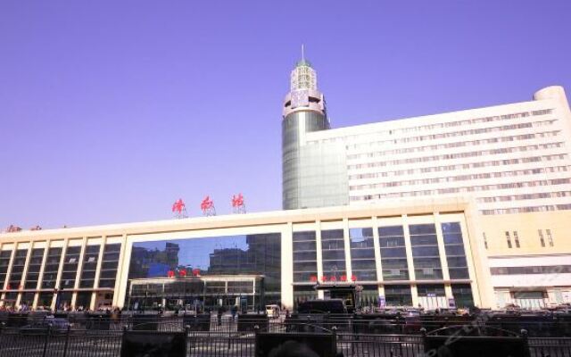 Отель Hanting Express Jinan Railway Station вид на фасад