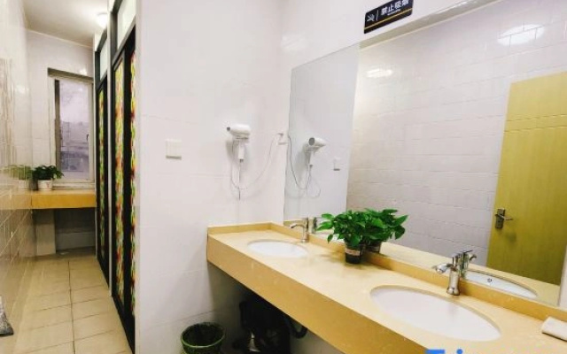Dream Square Youth Hostel