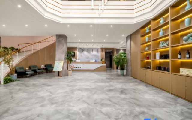 Phoenix Hotel Yaju (Pingdingshan Heping Road Pedestrian Street Store)