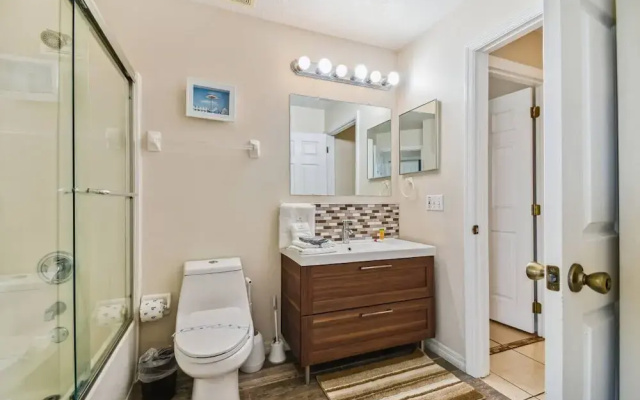 4BR Lake Berkley Home w/ Private Pool