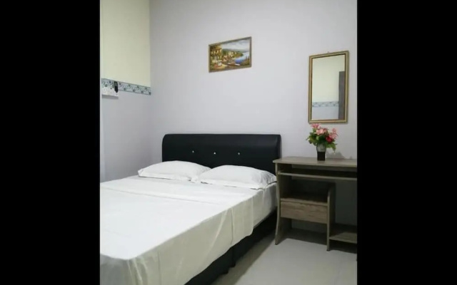 Beautiful Double Room With Ac in Kuching Center