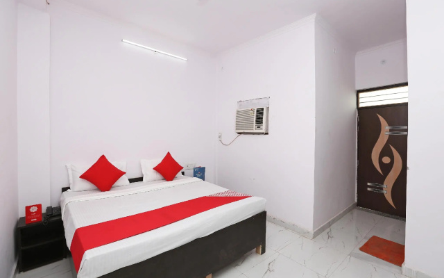 OYO 33409 Golden Guset House