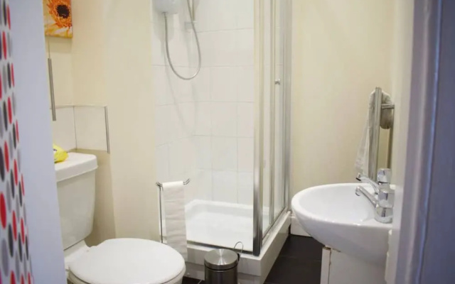 Fantastic 2 Bedroom Holyrood Apartment