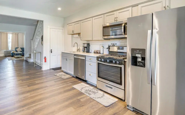 Shop & Dine: Central Stroudsburg Townhome!