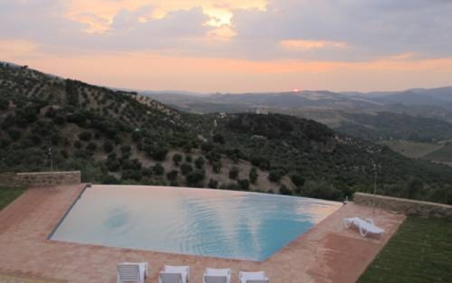 Hotel Rural los Tadeos