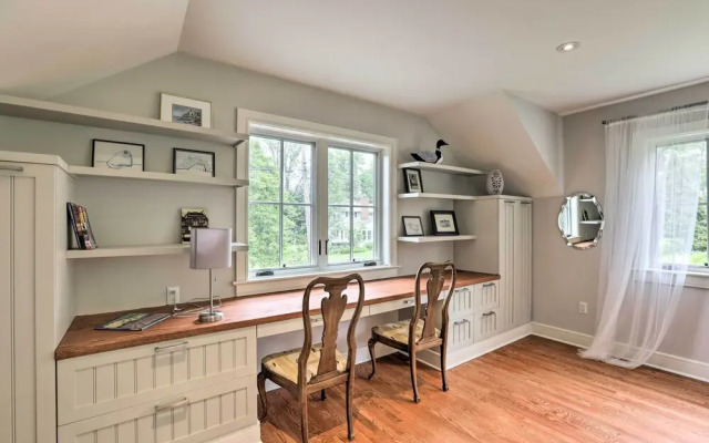Barn-like Studio Suite w/ Flowering Garden!